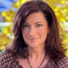 The Lodge That Beaver Built: Sonenshine, Randi, Hunter, Anne:  9781536218688: Books