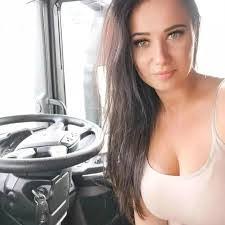 Isabel Heller's Instagram, Twitter & Facebook