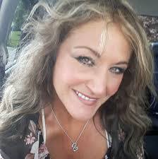 Kim Seagraves's Instagram, Twitter & Facebook