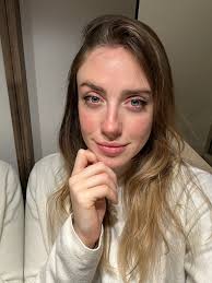 I'm single from USA 🇺🇸 Looking for deep late-night talks... maybe more 💋