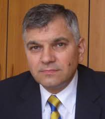 Ipocrizie academică: un ambasador al Universității de Vest Timişoara a fost  călcat în picioare după ce a primit diplome de onoare