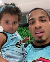 A mis seguidores y fanáticos de boxeo, para ustedes un mensaje de  agradecimiento. Prometí ser más agresivo, colocar más combinaciones, ser un  boxeador más completo. En fin, dije que este Diamante ...