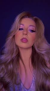 Katrina Winter's Instagram, Twitter & Facebook