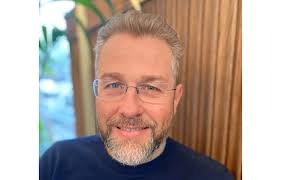 Gareth Johnstone named TMT executive director; Larry Feinberg steps down  from KnipBio helm