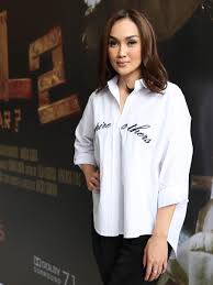 Pagar besi yang satu ini memiliki ukiran yang khas, cocok untuk rumah bergaya klasik yang mewah. Diganggu Makhluk Halus Ini Tips Dari Sara Wijayanto Showbiz Liputan6 Com