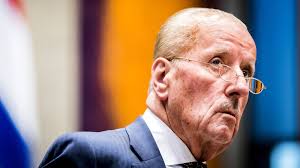 Derhalve zullen, via deze pagina aan theo hiddema geadresseerde lofuitingen, vervloekingen, mededelingen en liefdesverklaringen belanden in een oneindige consequentieloze leegte. Versplintering Debat In De Digitale Hofstad