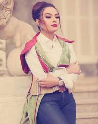 وعادت شريهان إلى الأضواء بإعلانها لصالح إحدى شركات الاتصالات في مصر بعد غياب دام 19 عاما، منذ أن قدمت آخر أفلامها العشق والدم الذي شاركها بطولته الفنان الراحل فاروق الفيشاوي. Ø¨Ø§Ù„ØµÙˆØ± Ø´Ø±ÙŠÙ‡Ø§Ù† Ù…Ø¹ Ø´Ù‚ÙŠÙ‚ØªÙŠÙ‡Ø§ Ø§Ù„Ù…Ø­Ø¬Ø¨ØªÙŠÙ† Ø¨Ø£Ø¬Ù…Ù„ Ù„Ø­Ø¸Ø§ØªÙ‡Ù… Ø§Ù„Ø¹Ø§Ø¦Ù„ÙŠØ© Ù…Ø¬Ù„Ø© Ù‡ÙŠ