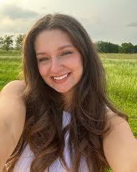 Ashlyn Taylor's Instagram, Twitter & Facebook