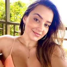 Email Address of @sarahakschereder Instagram Influencer Profile