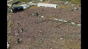 Reżyserem filmu jest david mallet, a producentem rocky oldham. Ac Dc Live Die Besten Konzerte Der Rock Giganten In Voller Lange Rock Antenne Hamburg