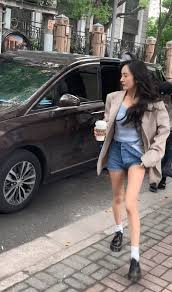 Jun 03, 2021 · 楊冪不只是大陸一線女星，她還開工作室升格當老闆，楊冪創立「嘉行傳媒」，旗下有迪麗熱巴、高偉光、張彬彬、祝緒丹等藝人，其中，人氣最夯. æ¨å¹‚ç©¿è¶…çŸ­è£¤æ‰‹æ‹¿å¥¶èŒ¶å‰å‡¸åŽç¿˜åŒè…¿ç»†é•¿ æ¬§ç±³åº¦ä¿¡æ¯ç½'