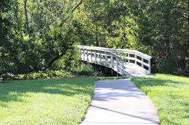 Demetree Park Was Developed In 1988 As A Community Park With A Variety Of Activities The 24 6 Acre Park Encompasses Th Picnic Area Pier Fishing Community Park