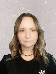 Anna Blaz's Instagram, Twitter & Facebook