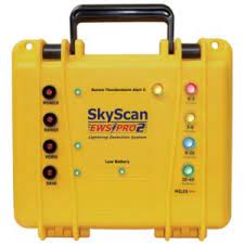 Detector de tormentas portátil base para protección cuando estás realizando trabajos en zonas alejadas, te protege un radio de 200km. Storm Pro 2 Lightning Detector Lightning Detectors Skyscan Canada