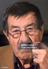 47 Auktionen Stock Photos, High-Res Pictures, and Images