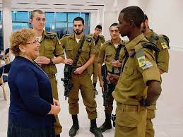 מרים פרץ התאלמנה מבעלה ושכלה שניים מבניה, אוריאל ואלירז, בעת שירותם בצהל. Facebook