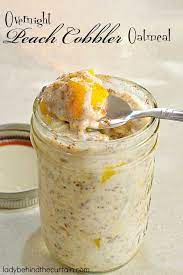 Overnight Peach Cobbler Oatmeal That S Right This Overnight Oatmeal Tastes Just Like Peach Cobbler I M H Overnight Oatmeal Food Overnight Oatmeal Recipes