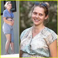 You might remember lovely teresa from movies like 2008's bedtime stories, 2011's take me home tonight and 2016s hacksaw ridge. Teresa Palmer Moving Day Mark Webber Teresa Palmer Just Jared Jr