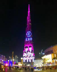 Resor ini terbagi menjadi dua menara yang dihubungkan oleh sebuah jembatan dengan dua ribu kamar. Burj Khalifa We Are One Exo Burjkhalifa Emaardubai Exo Exopower Weareoneexo Facebook