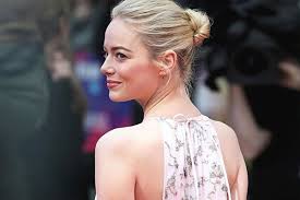 Page for fans of emma stone. Emma Stoun Stala Licom Louis Vuitton Yavleniya Cennosti Lenta Ru