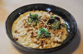 The little pearls are first quickly sautéed in butter, and then liquid is added to finish the cooking process and plump up the grains of rice. Rezept Der Woche Im Knausbira Stuble Macht Das Risotto Eine Welle Stuttgart Stuttgarter Zeitung