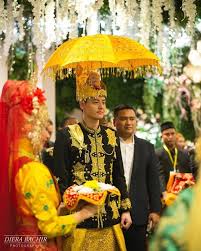 Maybe you would like to learn more about one of these? Bertema Adat Aceh 10 Momen Pernikahan Roger Danuarta Cut Meyriska