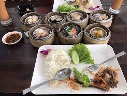 Ada yang menambahkan lalapan, urap sayur, empal, perkedel, mi goreng, dan berbagai jenis masakan lokal lainnya. Find Best Halal Nasi Daging Bakar Nasi Goreng Paprik Ayam Dimsum Chabura Halal Trip