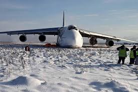 Crash d'avion de la transasia à taiwan. Video Sortie De Piste Pour Le Deuxieme Plus Gros Avion Du Monde