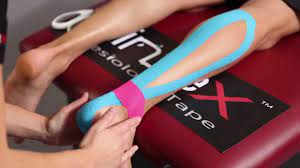 Kinesio Tape Kinesiologie Tape Bei Schmerzen In Der Achillessehne Kinesiology Taping Achilles Tendonitis Kinesiology