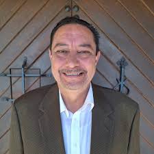 En representación del Secretario General de la Sección 28 del SNTE, Prof.  Ernesto Félix Tabardillo, el Prof. Juan Manuel Ortiz Sierras, Secretario  Técnico A, realiza una presentación formal ante la Lic. América