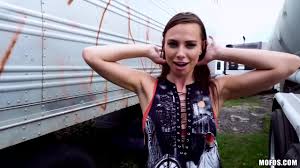 Sean Lawless And Aidra Fox In Outdoor Sex With Porn Video - VXXX.com