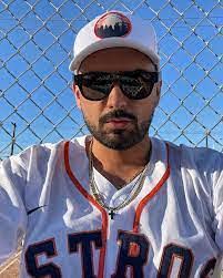 David Caccia's Instagram, Twitter & Facebook