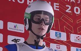 FIS Cup: Zavrsnik zwycięża, Krzak tuż za podium