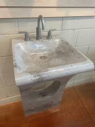 We make it easy to finish every plumbing job with our inventory of toilets & urinals and faucet parts. Dcd2hn1v2nomhm