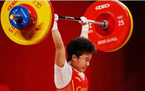 2008年北京奧運會中，中國舉重隊包括劉春紅在內的三名女子選手被揭發使用禁藥並褫奪金牌 。 2020年2月28日， 國際體育仲裁法庭 （cas）認定游泳選手 孫楊 在2018年9月4日的一次飛行藥檢中「干預興奮劑管控」，推翻fina興奮劑小組原先的無罪裁決，加上孫楊有服用興奮劑的前科，故判決孫楊禁賽8年 28 29 。 J X7mz Gcsfo M