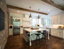 To go contemporary, pair your white cabinets with black hardware. Benz Residenz Traditionelle Kuche Kuche Dekoration Rustic Kitchen Traditional Kitchen Kitchen Set Up