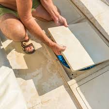 Um Die Eher Unasthetischen Technik Komponenten Des Pools Zu Verstecken Eignet Sich Ein Schacht Im Erdreich Wir Zeigen Ihnen Wie Poolfilter Pool Pooltechnik