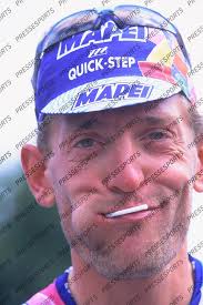 Presse sports : Report 'CYCLISME TOUR DE FRANCE 2000 LIMOGES/VILLENEUVE SUR  LOT'