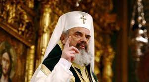 În alocuțiunea sa, iohannis a spus că patriarhul daniel este întâiul patriarh ales de la aderarea țării noastre la uniunea europeană și a urmărit în această întreagă perioadă ca biserica ortodoxă română să aibă locul ei pozitiv și bine conturat în parcursul și împlinirea destinului european al poporului român. Patriarhul Daniel The Romania Journal