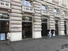 And named after lajos kossuth, a hungarian national hero, in 1949. Hianyos Utbaigazitas A Kossuth Lajos Teren Jarokelo Hu Ha Megosztod Megoldod Jarokelo Hu
