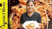 Gordon ramsay is mocked by fans after a thai chef slams his 'mediocre' noodle dish in a viral clip thai chef chang said ramsay's noodles could not be called a pad thai dish chef said ramsay's dish lacked the necessary balance of sweet, sour and salt Gordon Tries To Make Pad Thai The F Word Youtube