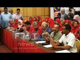 Najib mengumumkan perkara itu pada sidang media di menara dato onn, ibu negara hari ini. Najib Letak Jawatan Presiden Umno Bn Youtube