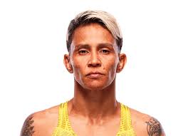 Amanda Lemos's Instagram, Twitter & Facebook