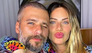 O casal de atores bruno gagliasso e giovanna ewbank mostram o porquê são queridos pelas pessoas, nessa semana eles adotaram uma cachorrinha que encontraram em uma estrada abandonada. Bruno Gagliasso E Giovanna Ewbank Falam Sobre O Que Aprenderam Na Quarentena