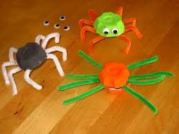 Diy Araignees Recup Halloween Avec Des Boites A Oeufs Boite A Oeuf Araignee Halloween Bricolage Araignee Halloween