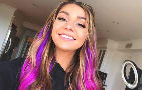 Jun 27, 1995 · how old is andrea russett? Youtuber Comes Out As Bisexual After Discovering Her Best Friend Is Anti Lgbt