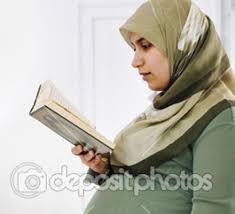 Setiap giliran anaknya bertugas menjaga sang ibu mereka membacakan surat yasin selama 24 jam ibu terjaga dengan surat yasin. Manfaat Surat Yasin Untuk Ibu Hamil Surat Yasin