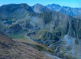 Este vară și probabil că pe multi vă tentează transalpina pentru un drum pitoresc prin munții patriei. Transfagarasan Si Transalpina Sosele Alpine Din Romania