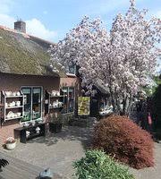Discover giethoorn, the village without roads. Pottery Shop In Giethoorn Along Canal Picture Of De Rietstulp Rondvaart Giethoorn Tripadvisor