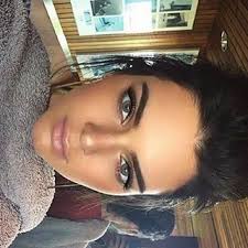 Kourtney Kardashian And Kylie Jenner Shock With Stunning Blue Eye Switch Up Makeup Kendall Jenner Oily Hair